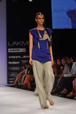 Model walk the ramp for nandita thirani and payal singhal show at Lakme Fashion Week Day 1 on 3rd Aug 2012 (34).JPG